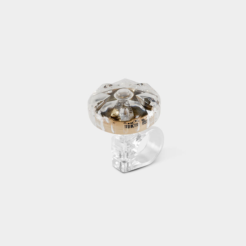 Diamond Bell, Gold